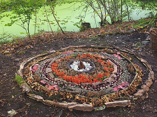 Ein Mandala aus Naturmatrialien